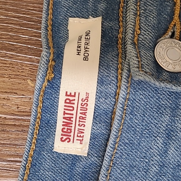 Signature by Levi Strauss Blue Boyfriend Jeans for women zise 14 used good condi - Picture 2 of 14